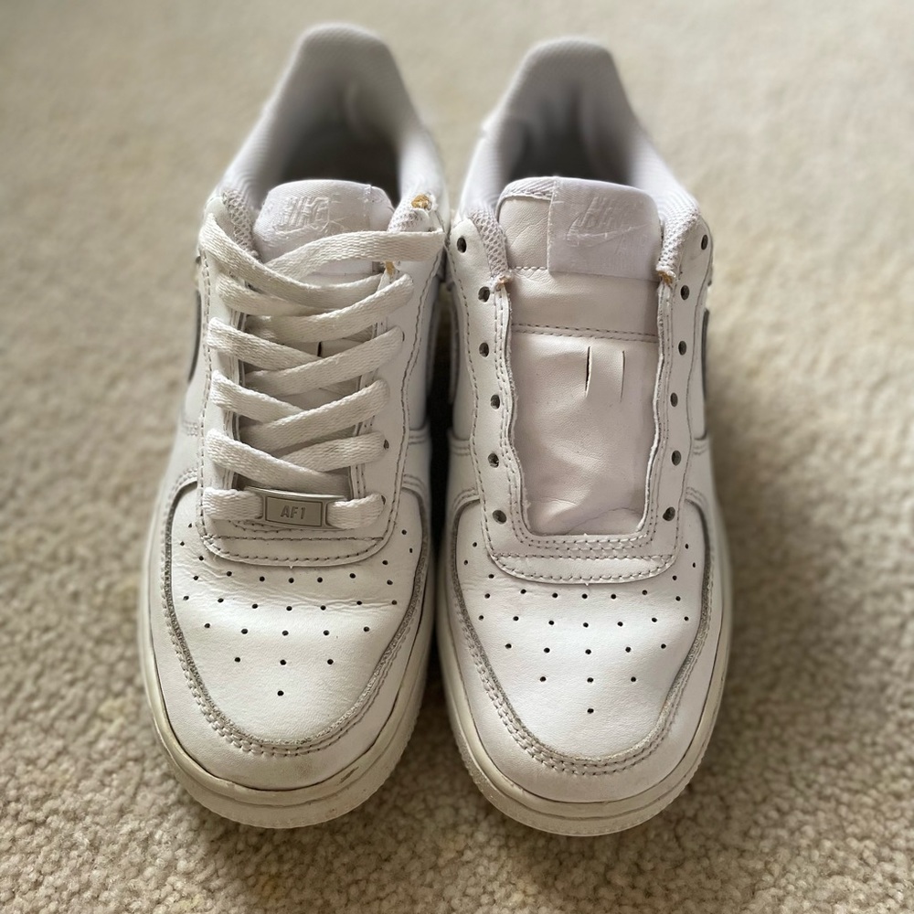 NIKE | Air Force 1s all white